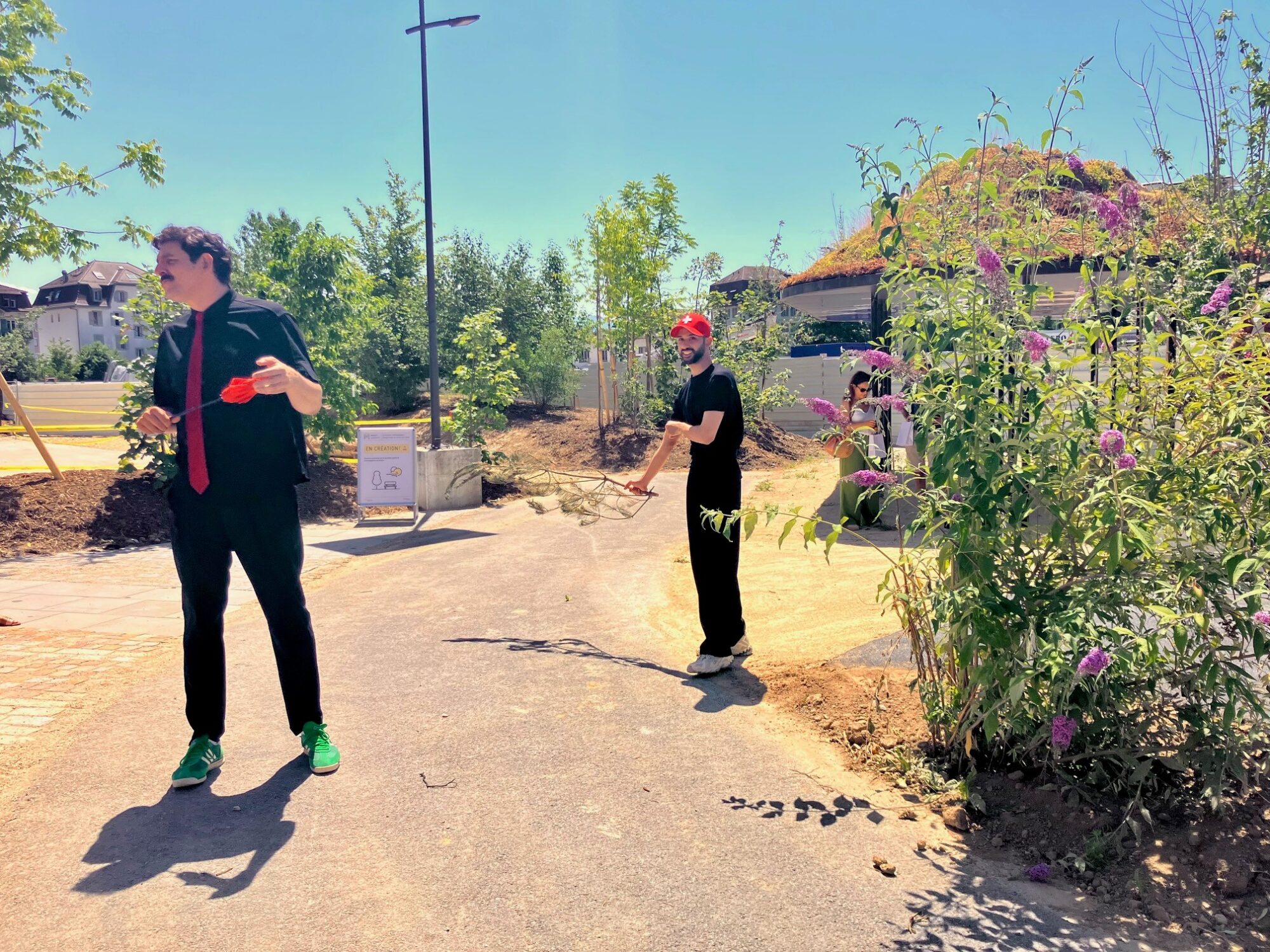 Malley-Gare - visite improvisée par la Compagnie du Cachot